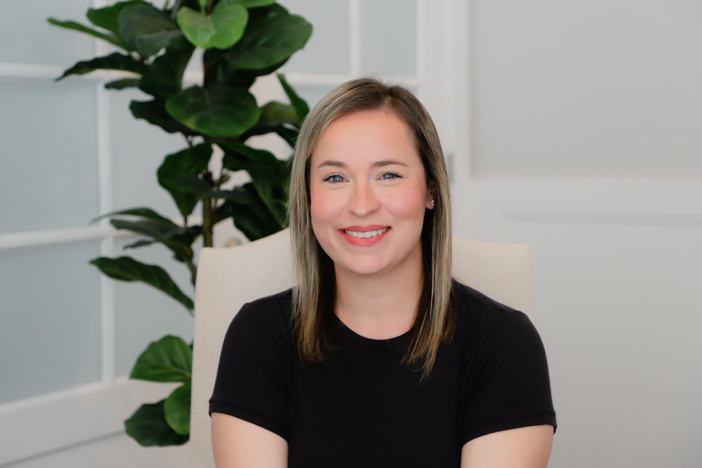 Shannan Hill, Receptionist